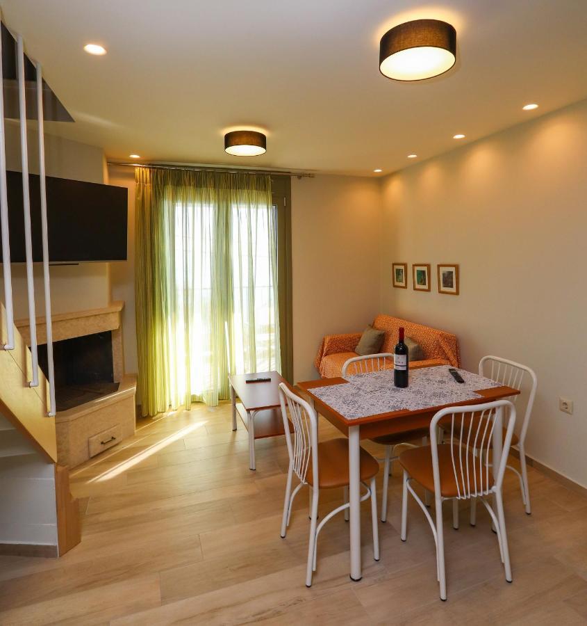 East & West Seaside Apartments Gialtra Exterior photo