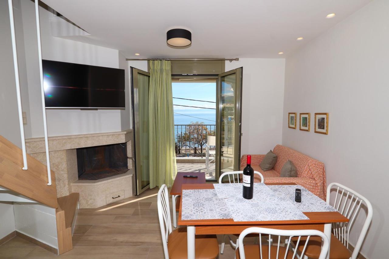 East & West Seaside Apartments Gialtra Exterior photo